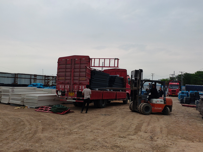 金用護欄2022年5月14日鋅鋼圍墻護欄裝車發貨！