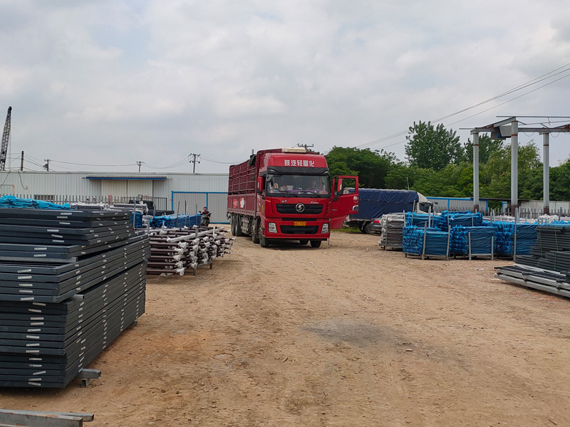 金用護欄2022年5月20日鋅鋼百葉窗裝車發(fā)貨！