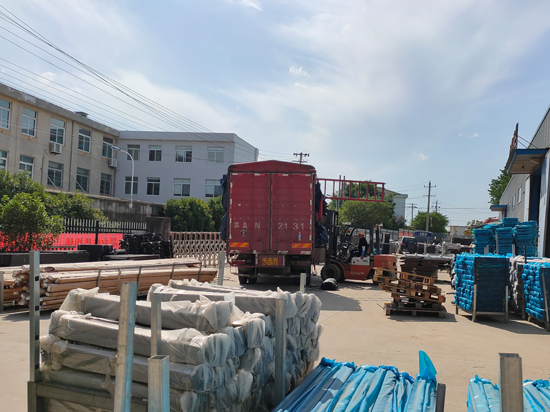 金用護欄2022年6月13日鋅鋼百葉窗裝車發(fā)貨! 金用護欄2022年6月13日鋅鋼百葉窗裝車發(fā)貨!