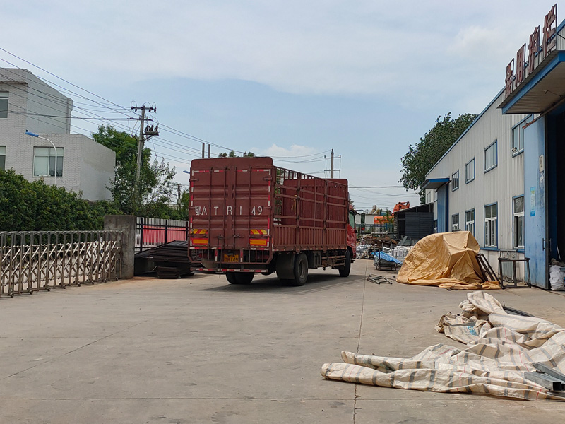 金用護欄2022年6月27日鋅鋼百葉窗裝車發貨！