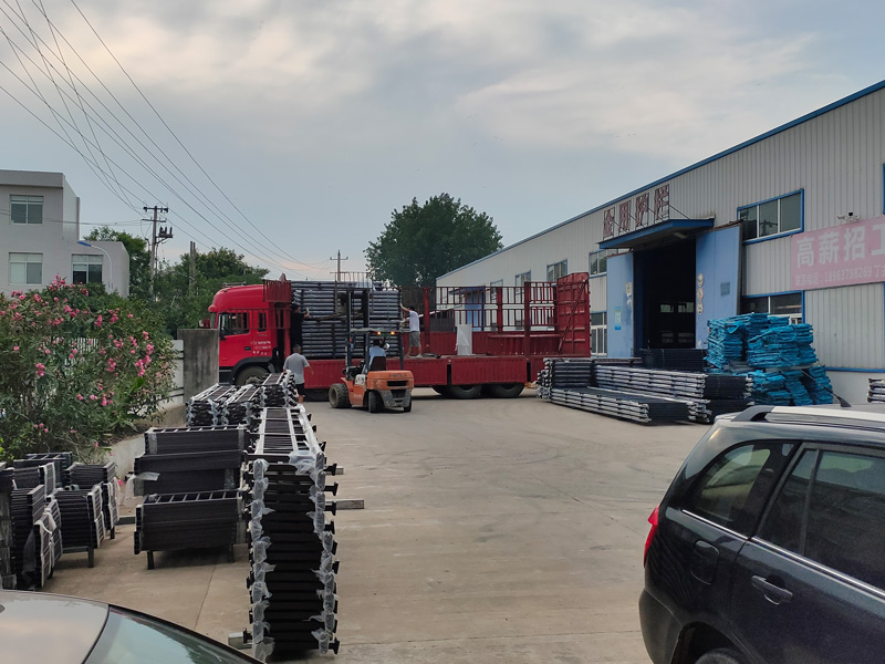 金用護(hù)欄2022年7月16日鋅鋼連廊欄桿裝車發(fā)貨! 金用護(hù)欄2022年7月16日鋅鋼連廊欄桿裝車發(fā)貨!