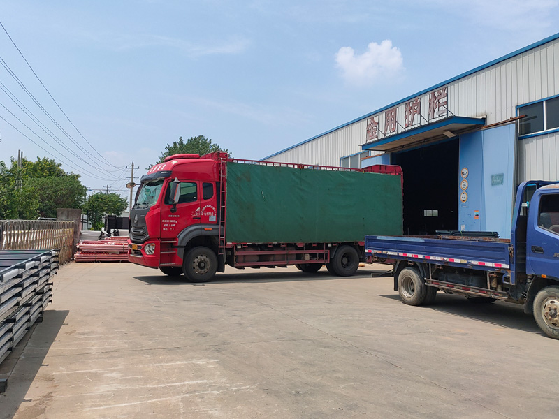 金用護欄2022年7月18日鋅鋼陽臺護欄裝車發貨! 金用護欄2022年7月18日鋅鋼陽臺護欄裝車發貨!