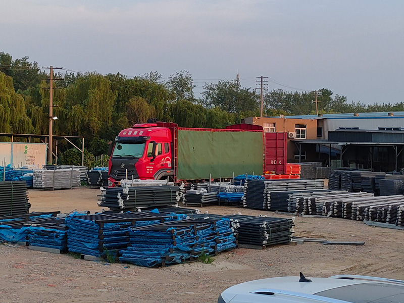 金用護欄2022年7月19日鋅鋼百葉窗裝車發貨！