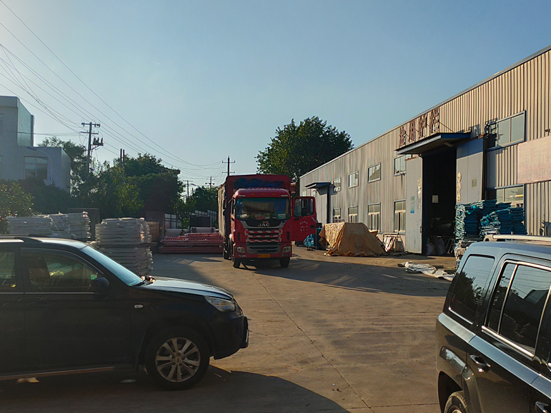 金用護(hù)欄2022年7月23日鋅鋼百葉窗裝車發(fā)貨！