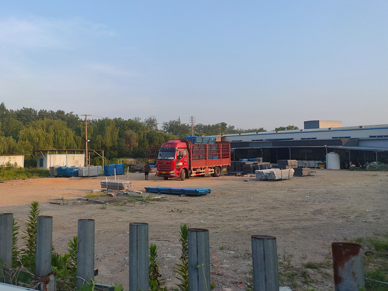 金用護(hù)欄2022年8月3日鋅鋼陽(yáng)臺(tái)護(hù)欄裝車發(fā)貨! 金用護(hù)欄2022年8月3日鋅鋼陽(yáng)臺(tái)護(hù)欄裝車發(fā)貨!