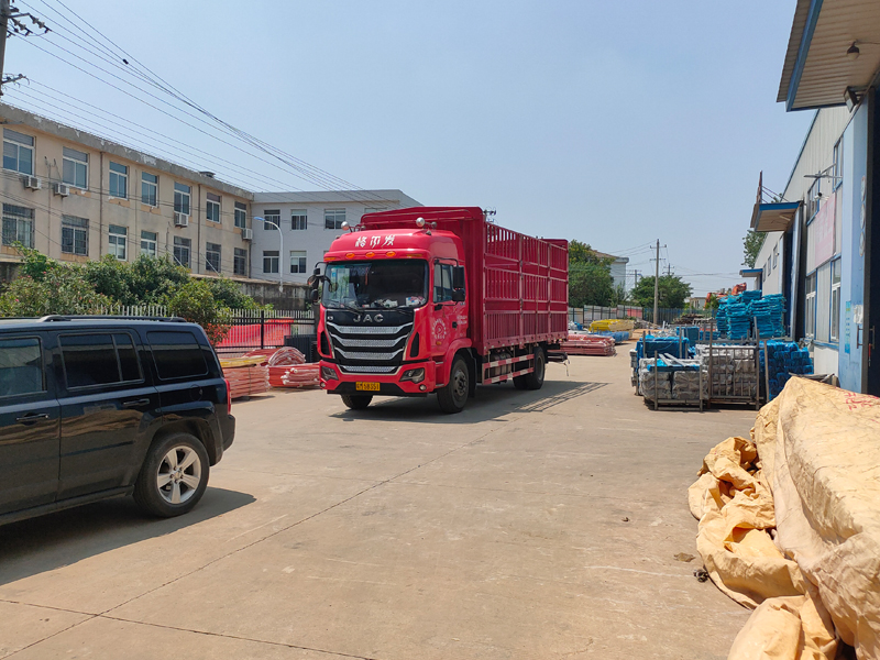 金用護欄2022年8月4日鋅鋼飄窗欄桿裝車發(fā)貨！