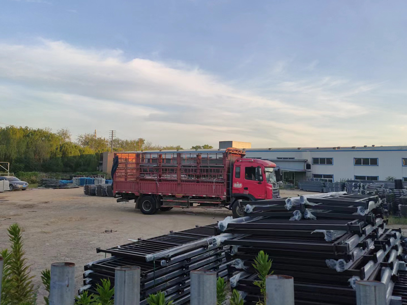 金用護欄2022年8月15日鋅鋼連廊欄桿裝車發貨! 金用護欄2022年8月15日鋅鋼連廊欄桿裝車發貨!