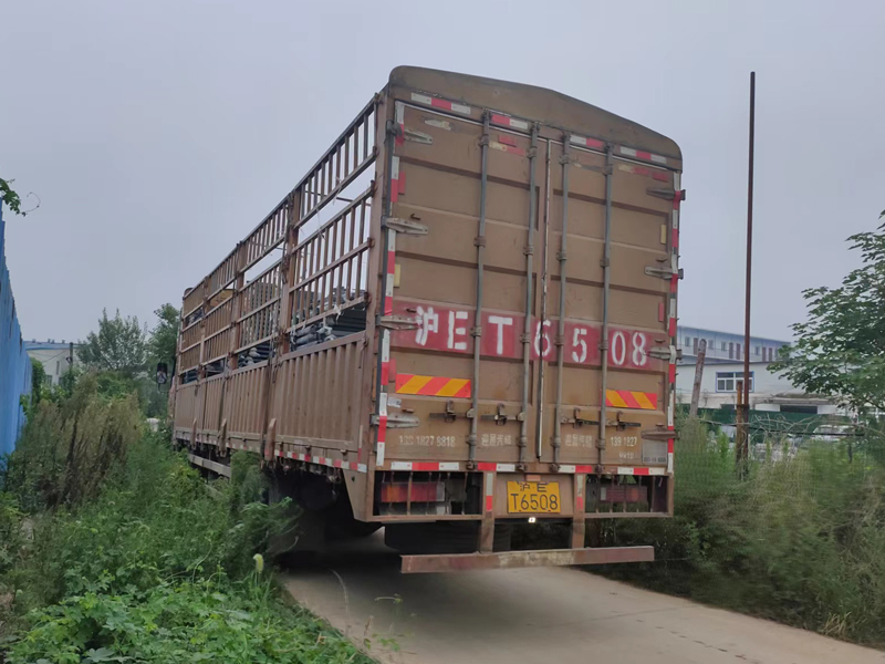 金用護欄2022年8月30日鋅鋼陽臺護欄裝車發貨! 金用護欄2022年8月30日鋅鋼陽臺護欄裝車發貨!