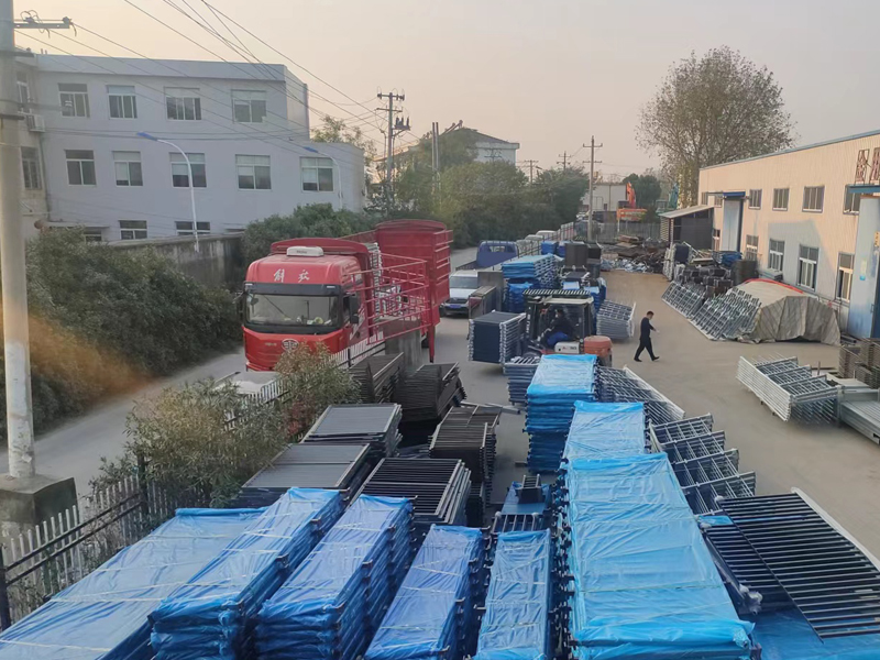 金用護欄2022年11月12日鋅鋼飄窗欄桿裝車發貨! 金用護欄2022年11月12日鋅鋼飄窗欄桿裝車發貨!