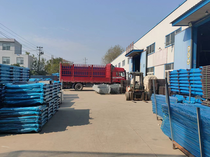 金用護(hù)欄2022年11月15日鋅鋼陽臺護(hù)欄裝車發(fā)貨! 金用護(hù)欄2022年11月15日鋅鋼陽臺護(hù)欄裝車發(fā)貨!