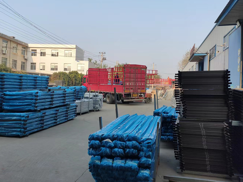 金用護欄2022年11月17日鋅鋼組裝護欄裝車發貨! 金用護欄2022年11月17日鋅鋼組裝護欄裝車發貨!