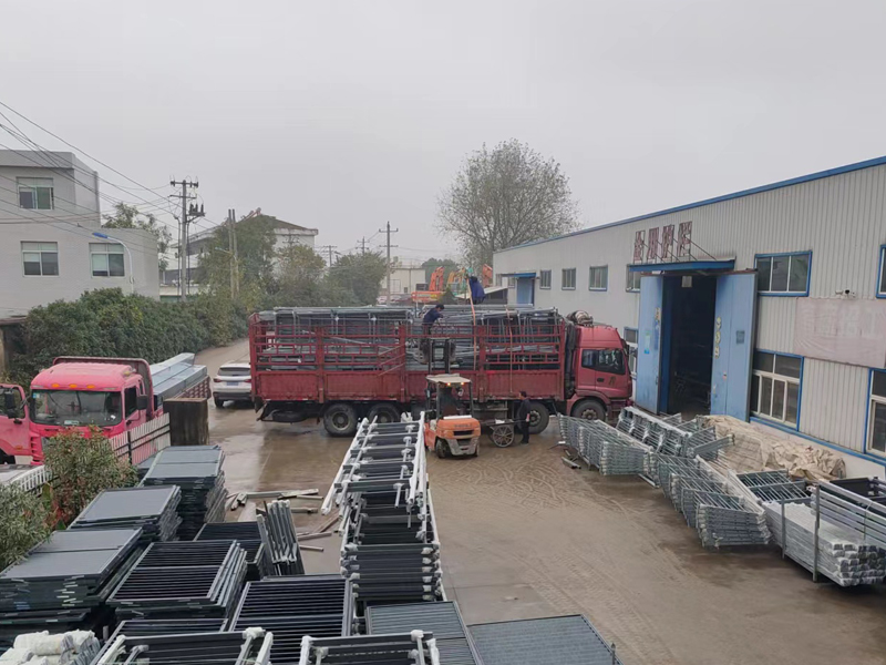 金用護(hù)欄2022年11月26日鋅鋼玻璃護(hù)欄裝車發(fā)貨! 金用護(hù)欄2022年11月26日鋅鋼玻璃護(hù)欄裝車發(fā)貨!