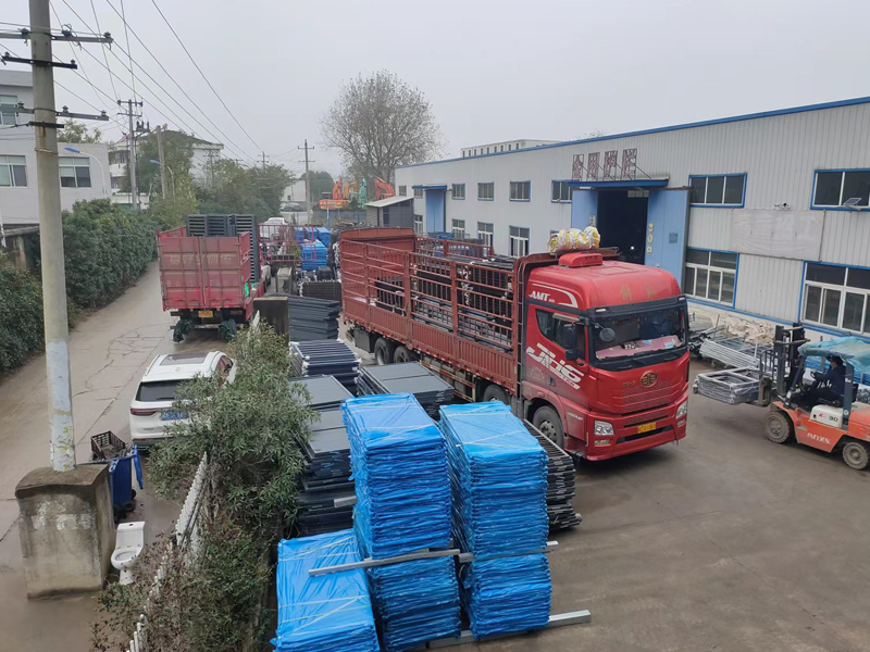 金用護欄2022年11月30日鋅鋼百葉窗裝車發貨！