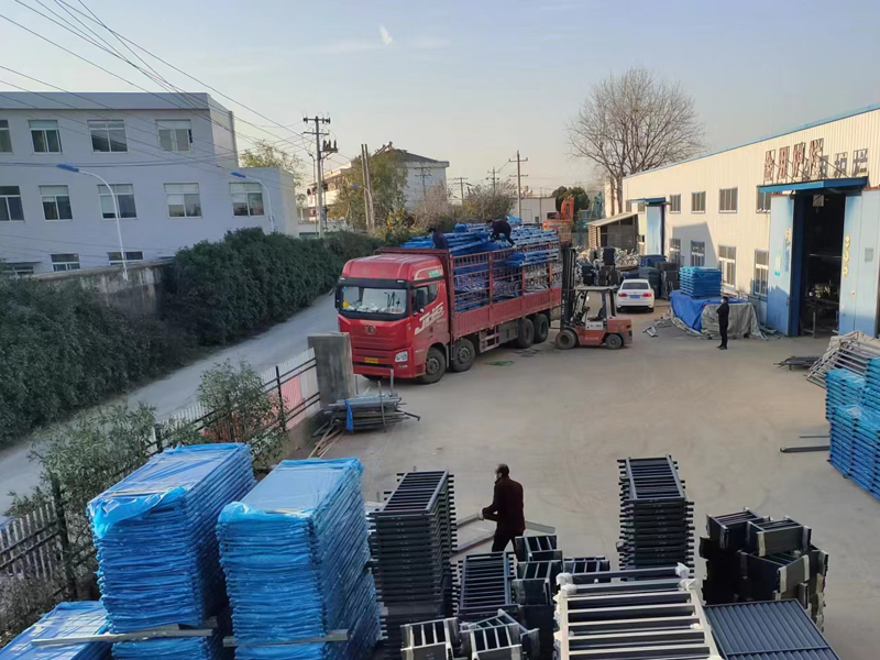 金用護欄2022年12月10日鋅鋼陽臺護欄裝車發(fā)貨！