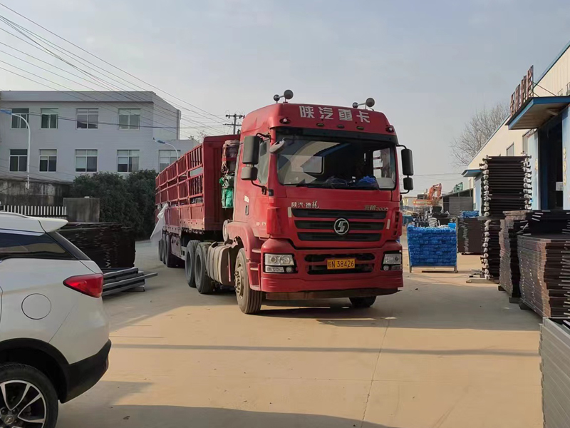 金用護欄2022年12月17日鋅鋼組裝護欄裝車發貨！