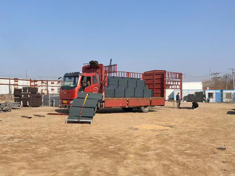 金用護欄2023年1月4日鋅鋼護窗欄桿裝車發貨！