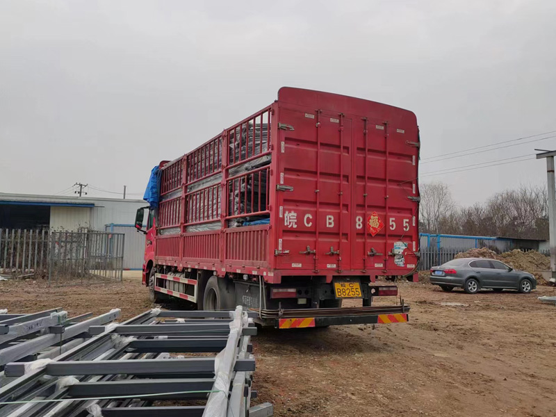 金用護欄2023年2月17日鋅鋼玻璃欄桿裝車發貨! 金用護欄2023年2月17日鋅鋼玻璃欄桿裝車發貨!