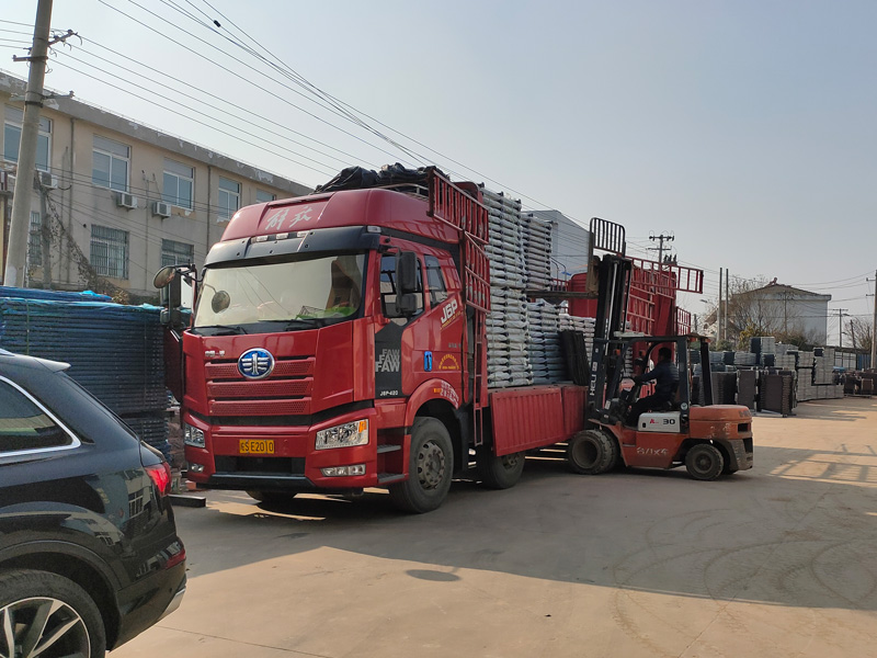 金用護(hù)欄2023年2月20日鋅鋼陽臺(tái)欄桿裝車發(fā)貨! 金用護(hù)欄2023年2月20日鋅鋼陽臺(tái)欄桿裝車發(fā)貨!