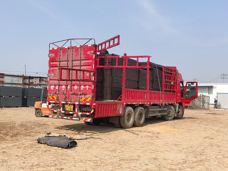 金用護欄2023年3月2日鋅鋼飄窗欄桿裝車發(fā)貨！