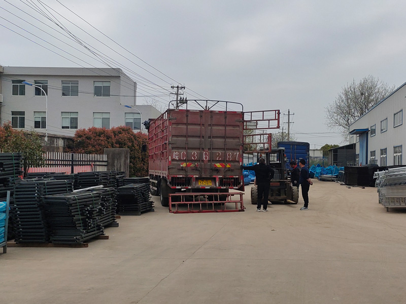 金用護欄2023年3月31日鋅鋼樓梯欄桿裝車發(fā)貨！