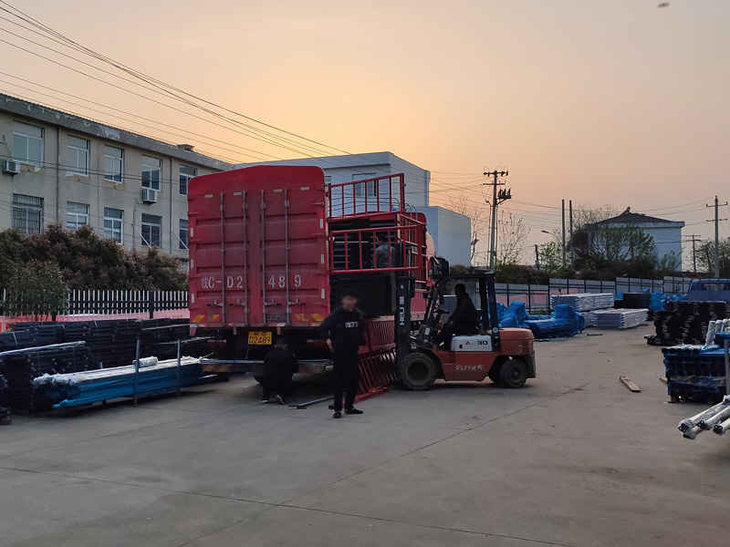 金用護欄2023年4月6日鋅鋼百葉窗裝車發(fā)貨！