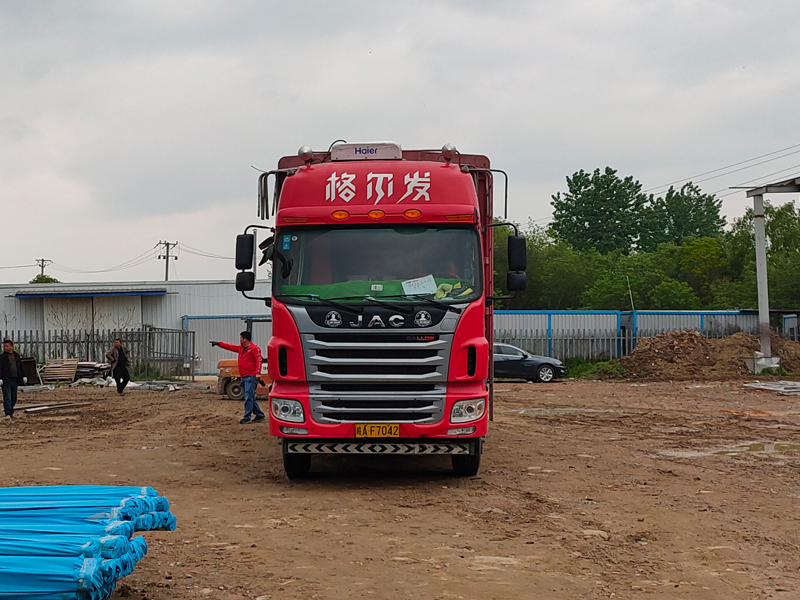 金用護(hù)欄2023年4月25日鋅鋼護(hù)窗欄桿裝車發(fā)貨！