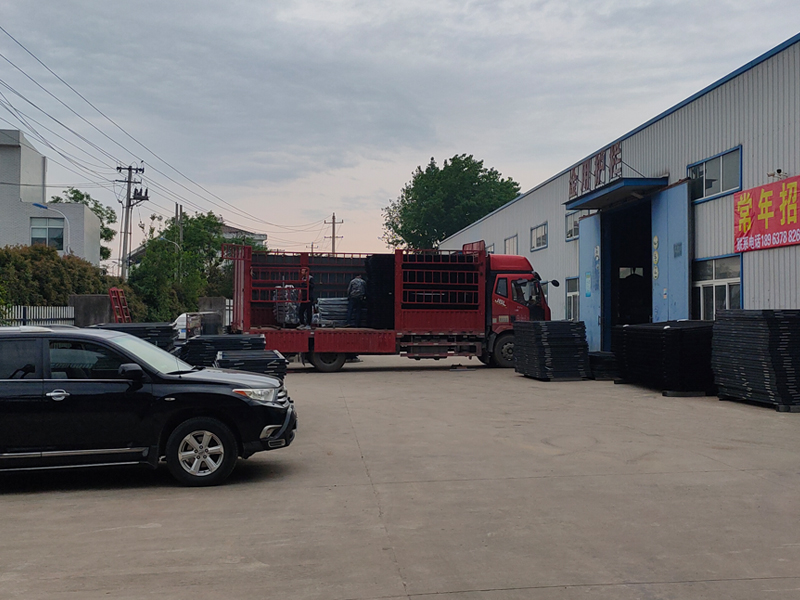 金用護欄2023年4月28日鋅鋼圍墻護欄裝車發貨! 金用護欄2023年4月28日鋅鋼圍墻護欄裝車發貨!