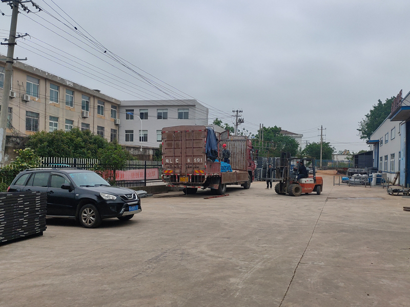 金用護欄2023年5月6日鋅鋼飄窗欄桿裝車發貨！