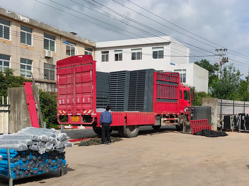 2023年6月26日鋁合金百葉窗裝車發貨！