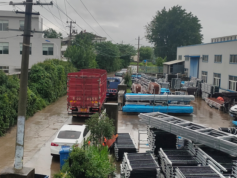 2023年7月18日鋅鋼連廊欄桿裝車發(fā)貨！