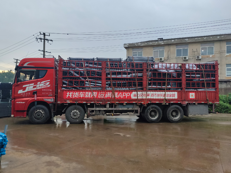 2023年7月27日飄窗欄桿裝車發(fā)貨! 2023年7月27日飄窗欄桿裝車發(fā)貨!