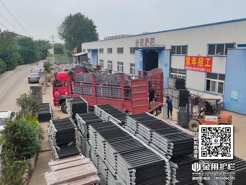 2023年8月17日鋅鋼玻璃欄桿裝車發(fā)貨！