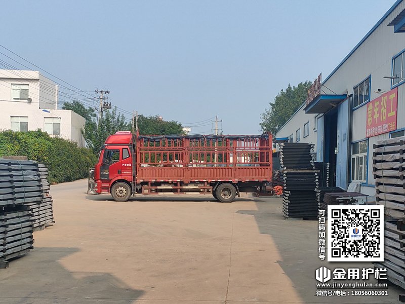 2023年8月19日鋅鋼百葉窗裝車發(fā)貨！