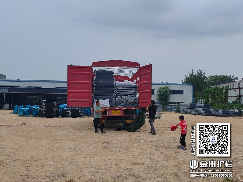 2023年8月23日鋅鋼陽臺欄桿裝車發(fā)貨！