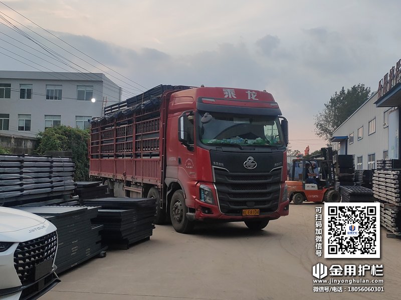 2023年10月13日鋅鋼百葉窗裝車發貨! 2023年10月13日鋅鋼百葉窗裝車發貨!