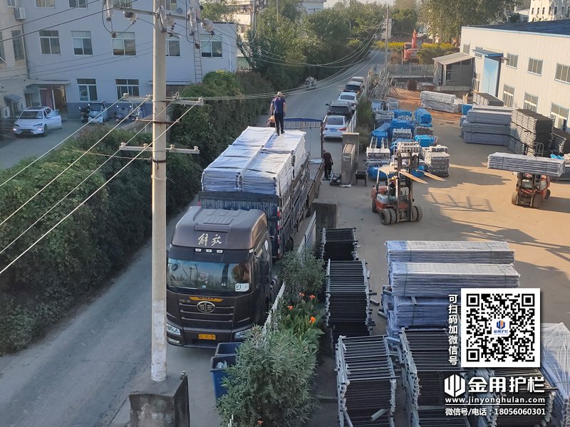 2023年10月18日鋅鋼陽臺欄桿裝車發(fā)貨! 2023年10月18日鋅鋼陽臺欄桿裝車發(fā)貨!