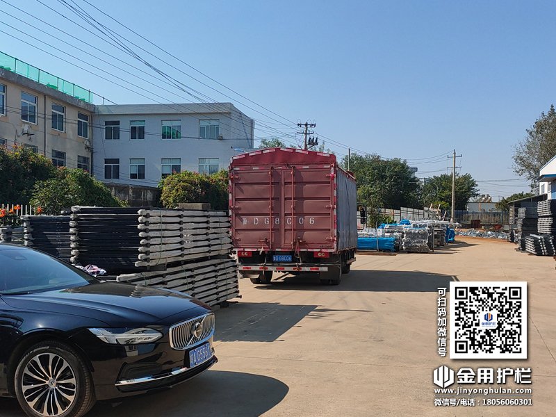 2023年10月25日鋅鋼百葉窗裝車發貨! 2023年10月25日鋅鋼百葉窗裝車發貨!