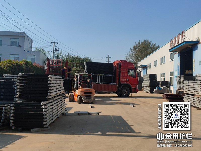 2023年10月27日鋅鋼圍墻護欄裝車發貨! 2023年10月27日鋅鋼圍墻護欄裝車發貨!