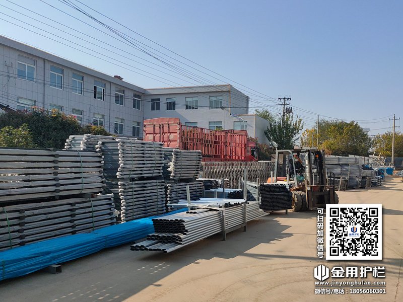 2023年11月29日鋅鋼連廊欄桿裝車發貨！