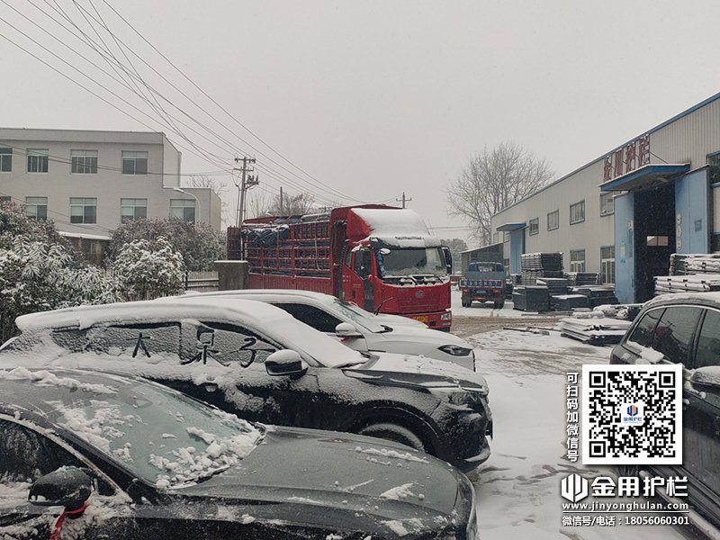 2023年12月18日鋅鋼護窗欄桿裝車發貨！