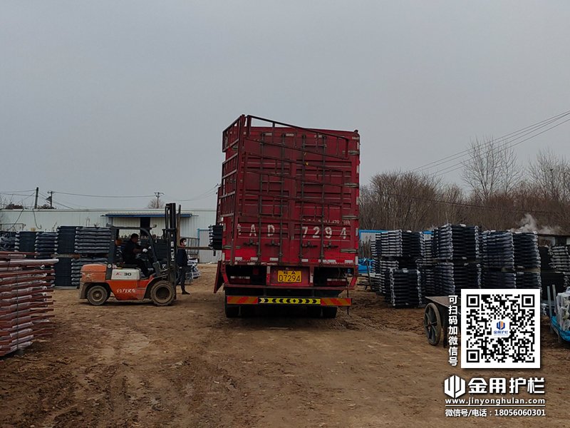 2024年1月8日鋅鋼樓梯欄桿裝車發貨！