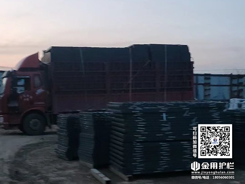 2024年4月8日鋅鋼百葉窗裝車發貨！