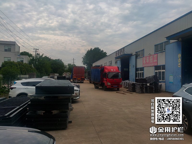 2024年5月31日鋅鋼護(hù)窗欄桿裝車發(fā)貨！