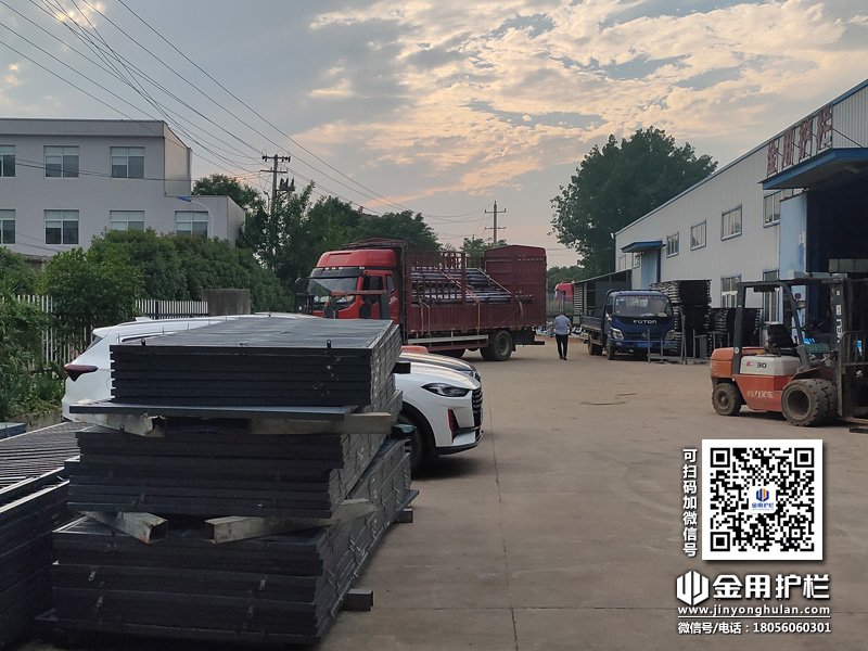 2024年6月1日鋅鋼護(hù)窗欄桿裝車發(fā)貨！