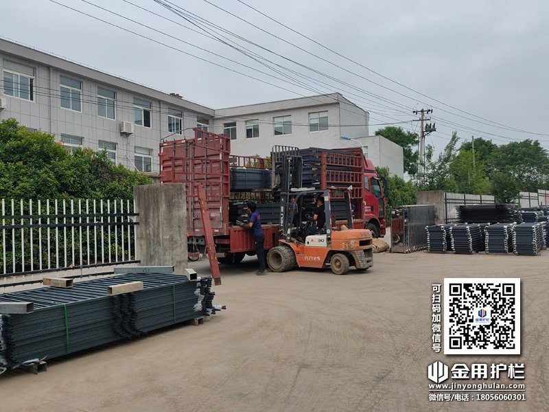 2024年6月7日鋅鋼圍墻護(hù)欄裝車發(fā)貨！