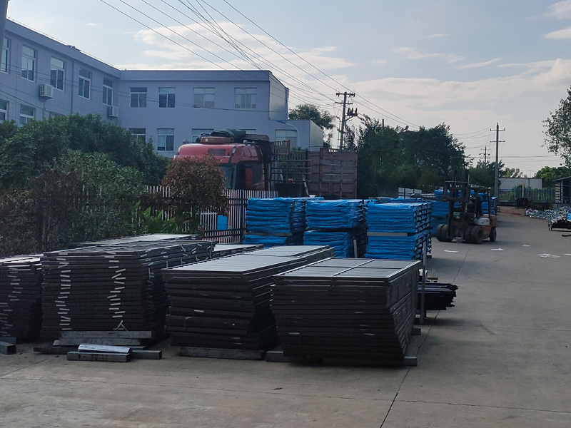 2024年8月31日鋅鋼欄桿百葉裝車發貨！