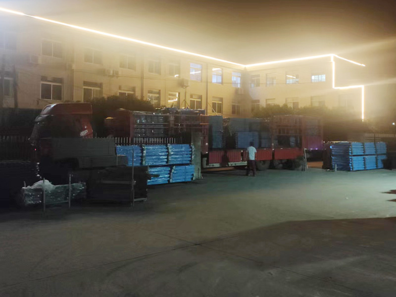 2024年9月30日鋅鋼陽臺欄桿裝車發(fā)貨！