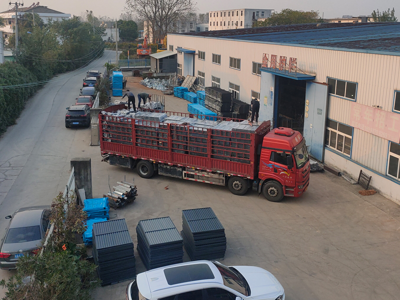 2024年11月5日鋅鋼護(hù)窗欄桿裝車發(fā)貨! 2024年11月5日鋅鋼護(hù)窗欄桿裝車發(fā)貨!