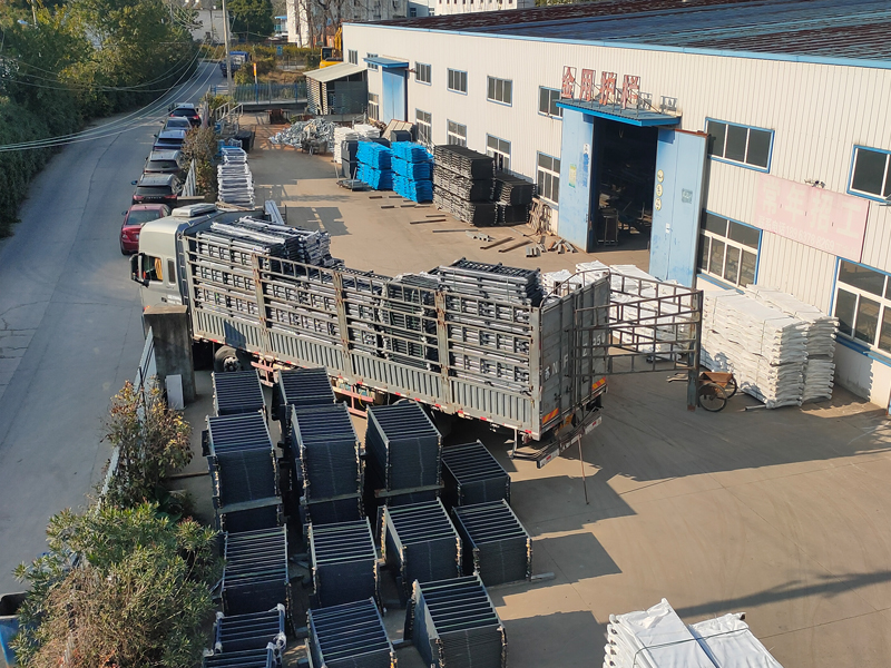 2024年11月12日鋅鋼連廊欄桿裝車發貨! 2024年11月12日鋅鋼連廊欄桿裝車發貨!