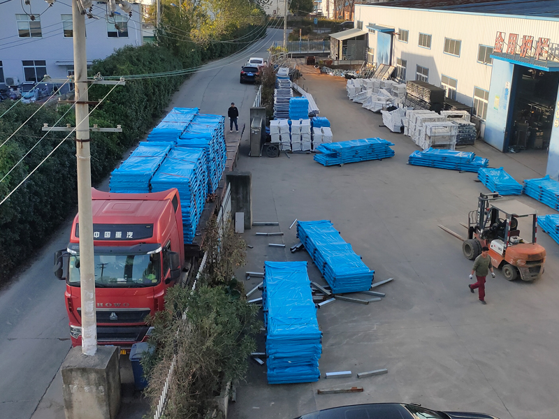 2024年11月28日鋅鋼陽臺護欄裝車發貨！